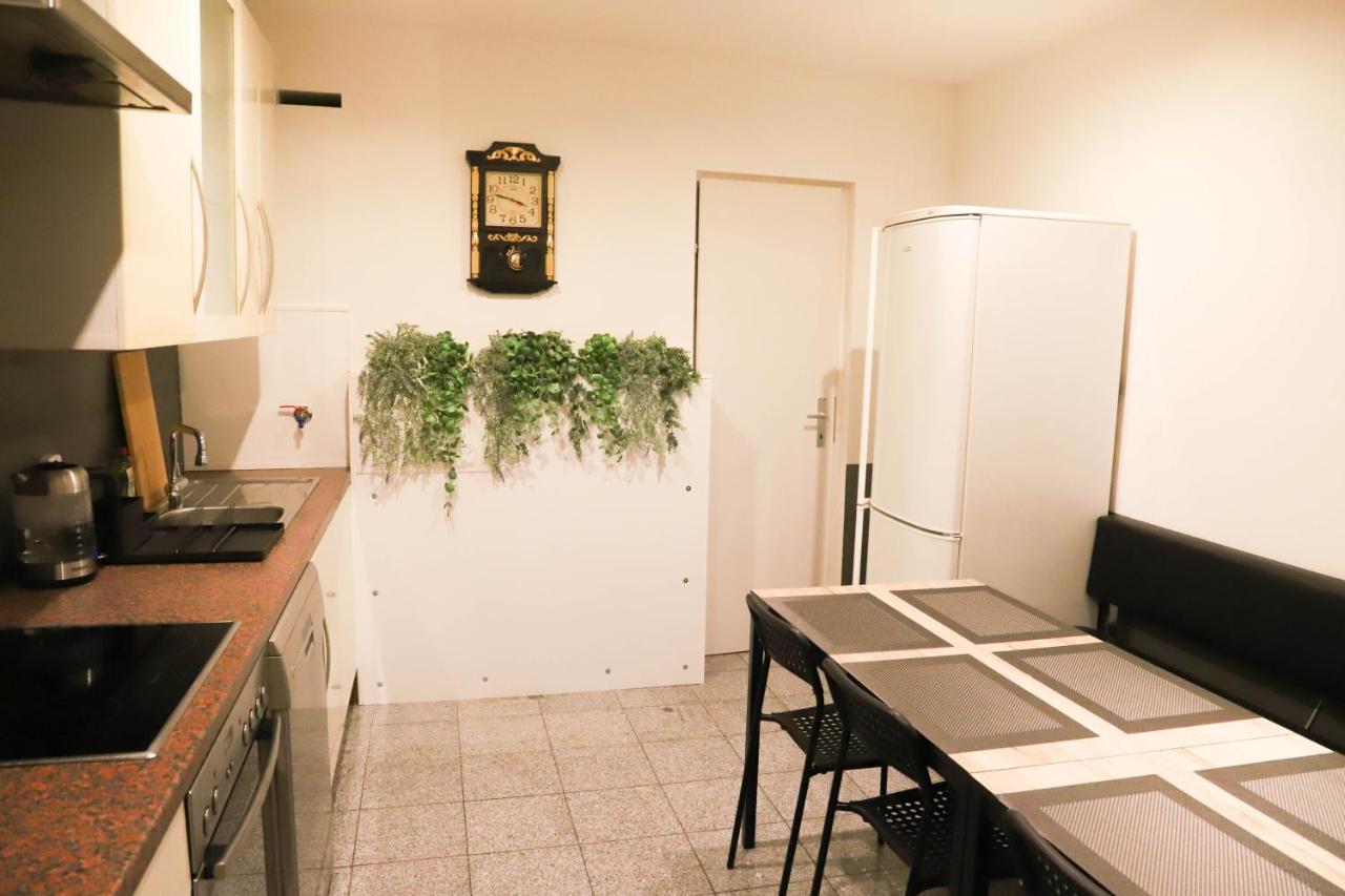 «Go West» Guest Rooms Виена Екстериор снимка