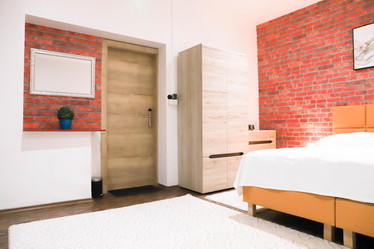 «Go West» Guest Rooms Виена Екстериор снимка