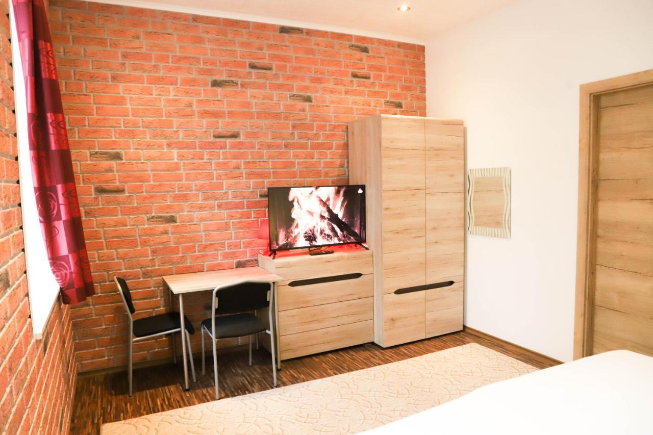 «Go West» Guest Rooms Виена Екстериор снимка