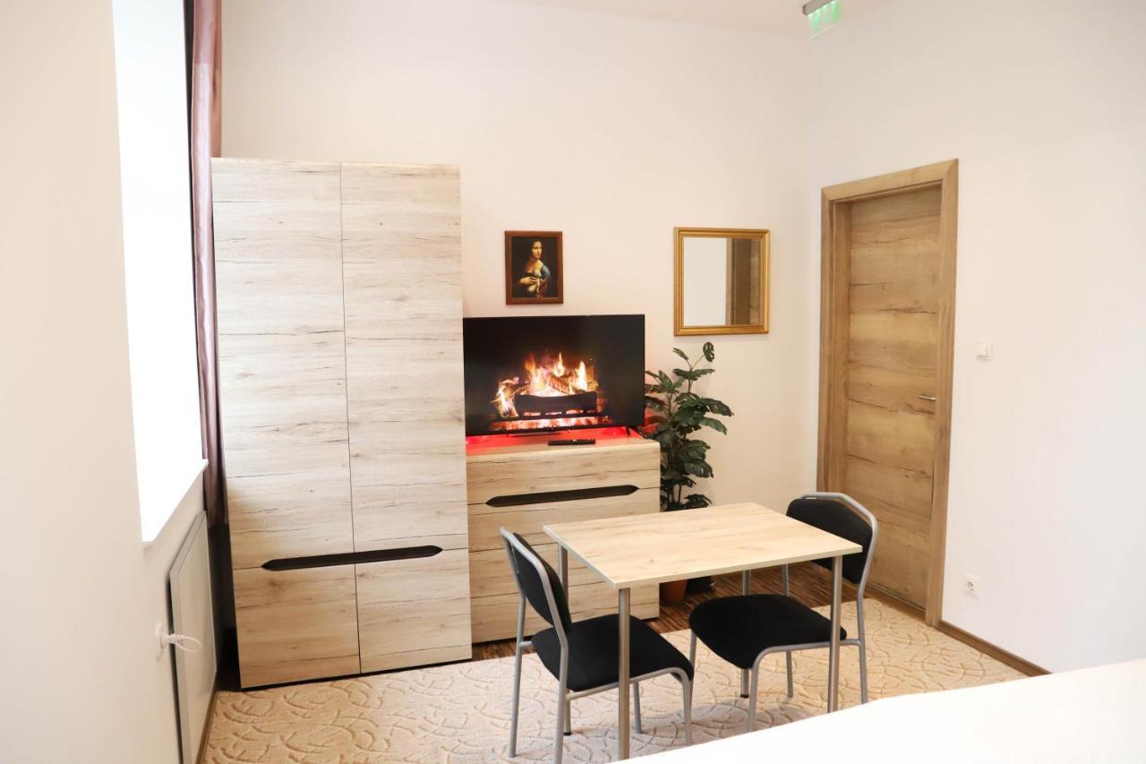 «Go West» Guest Rooms Виена Екстериор снимка