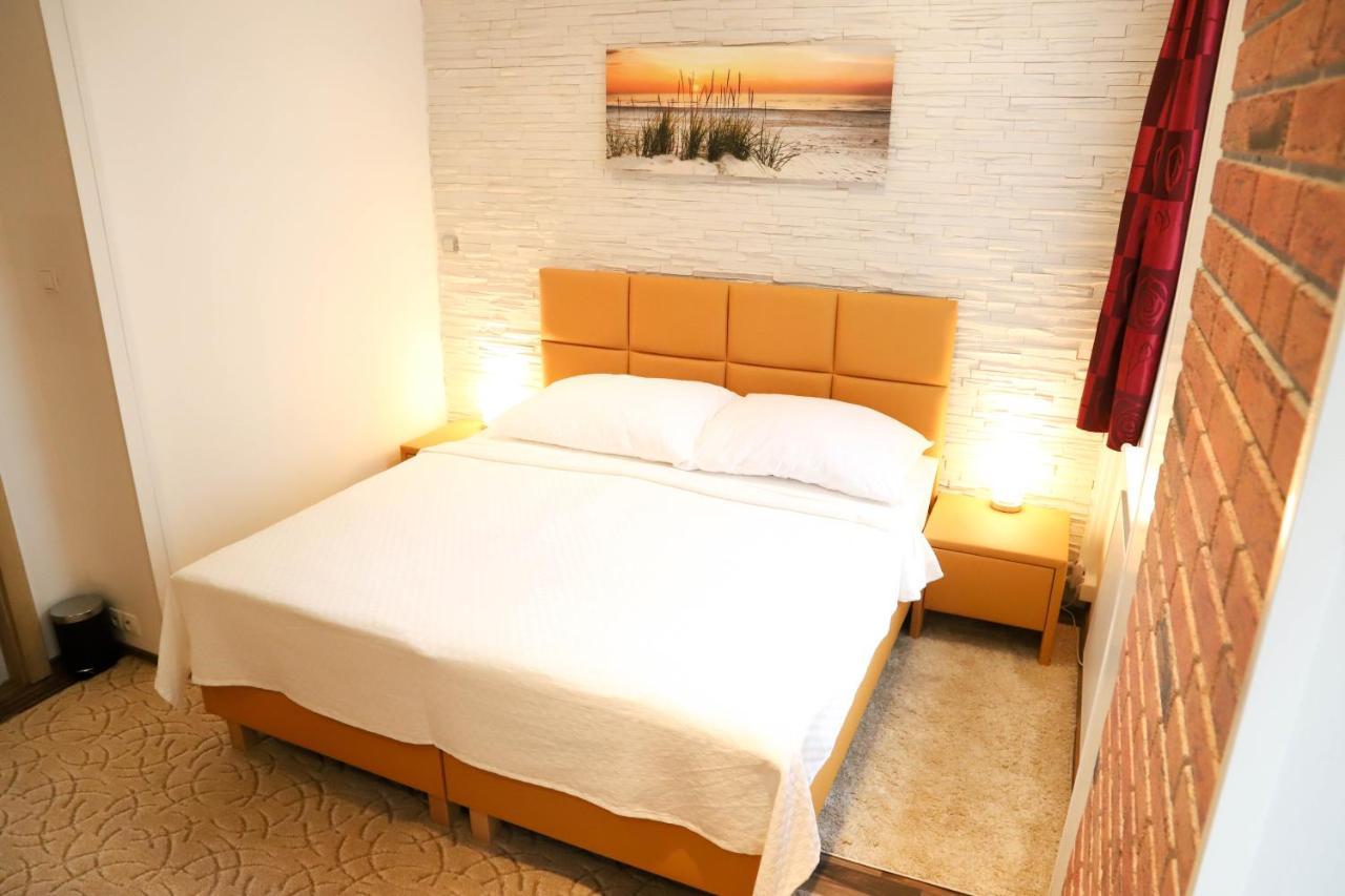 «Go West» Guest Rooms Виена Екстериор снимка