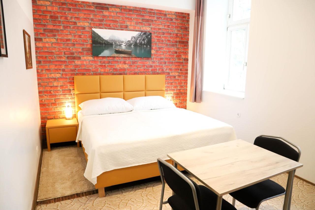 «Go West» Guest Rooms Виена Екстериор снимка